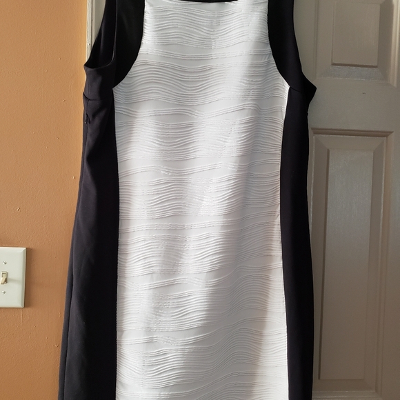Calvin Klein Black and White Textured Midi Dress - Picture 4 of 9